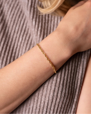 Triple Twist Armband